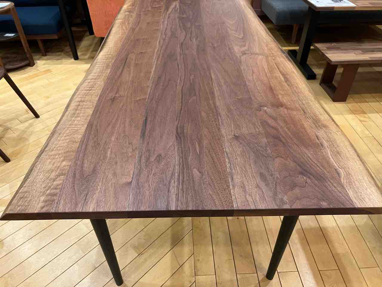 マスターウォール 天然木 ライブエッジ ダイニングテーブル WILDWOOD LIVE EDGE DINING TABLE(幅 100cm × 奥行 90～70cm)の