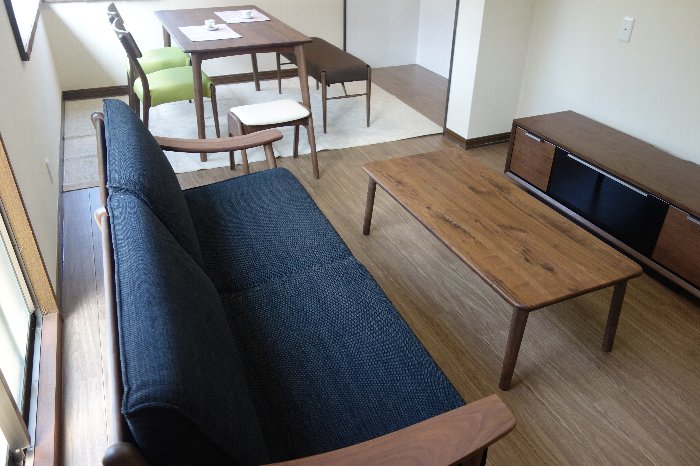 愛媛県にフジシのスローライフⅡシリーズのソファとダイニングセットを