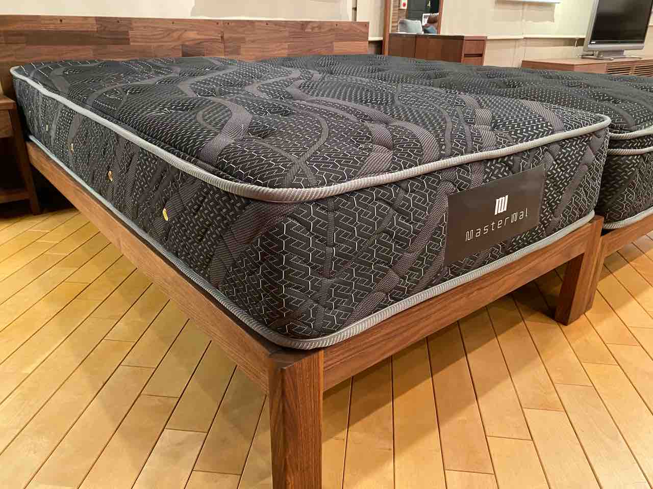 マスターウォール・ピッキオに東京スプリング・ドミナンテ3を