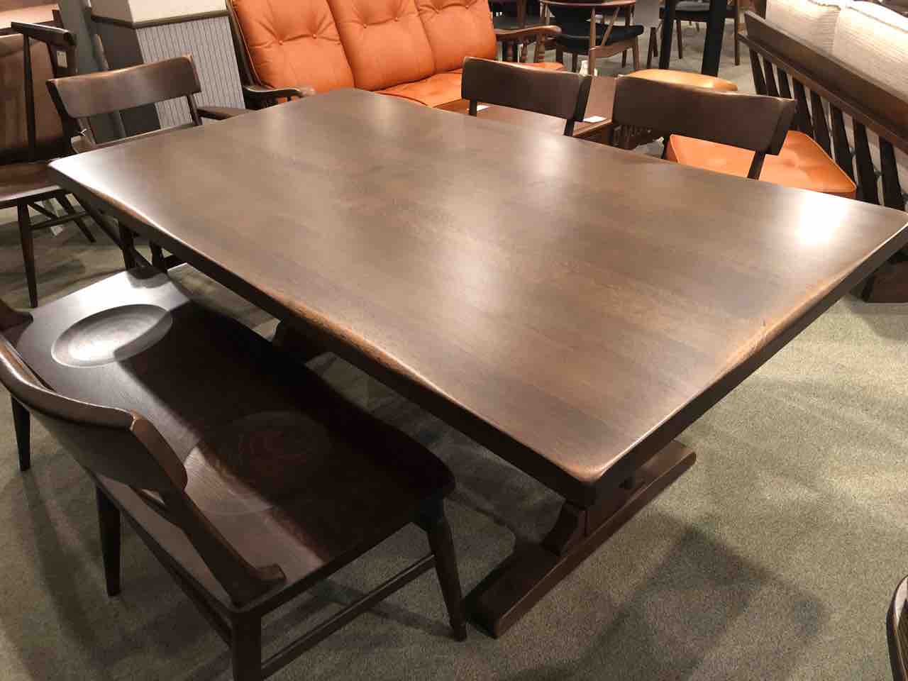 飛騨産業・プロヴィンシャル•タバーンテーブルと柏木工・ウィルダネス