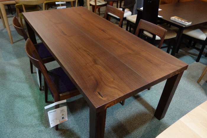 14年飛騨の家具早期予約会 Swingのブラックウォールナットに日進木工のダイニングチェア Ddc 098をセット 住賓館 じゅうひんかん ブログ