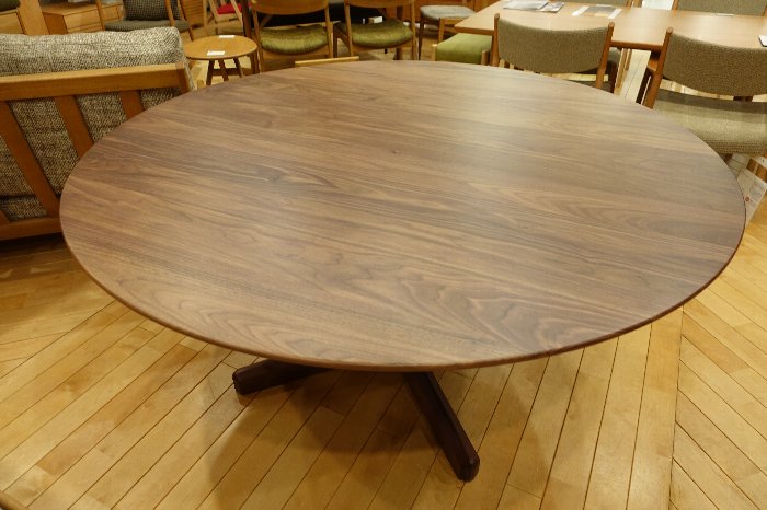 アーリー・タイムスアルファ・エテルノシリーズの1500丸テーブル