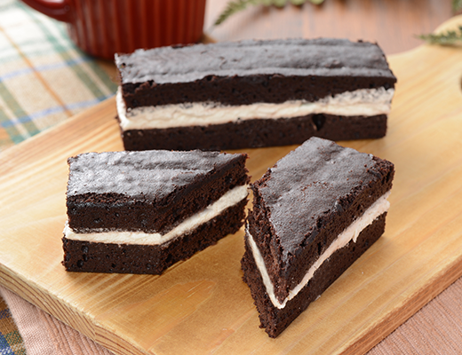 クリームをサンド ローソン 生ブラウニー コンビニすいーつ