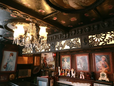 季節の生ジュースとくるみパンの店 カド ①