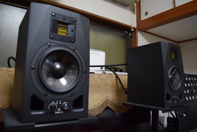 モニター・スピーカーをKRK「VXT4」から、ADAM「A5X」に変えて モニター・スピーカーをKRK「VXT4」から、ADAM「A5X」に変えて