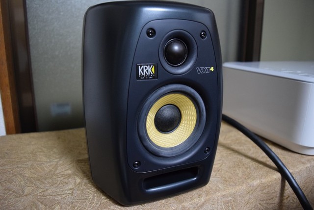 モニター・スピーカーをKRK「VXT4」から、ADAM「A5X」に変えて モニター・スピーカーをKRK「VXT4」から、ADAM「A5X」に変えて
