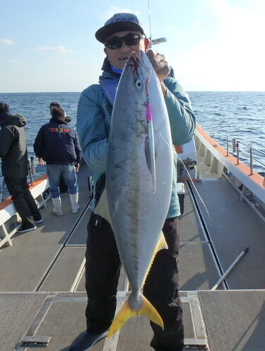 今シーズン最初の玄界灘の寒ブリジギング Fishing My Life