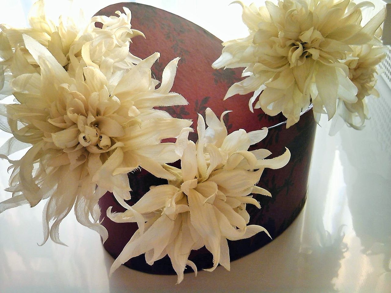 白いダリア 布で作る花日記