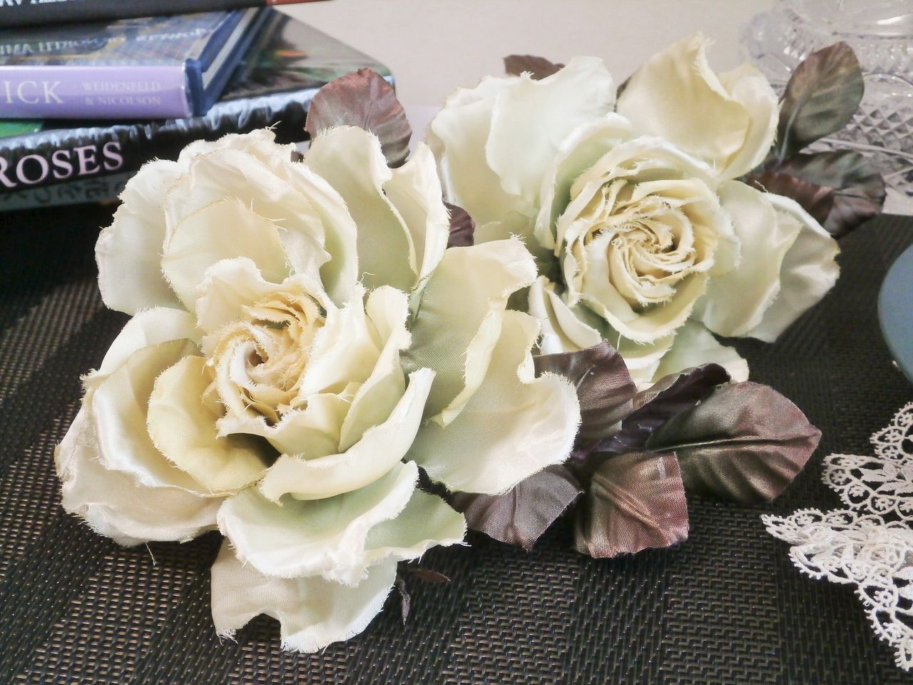 サテンの白い薔薇 布で作る花日記