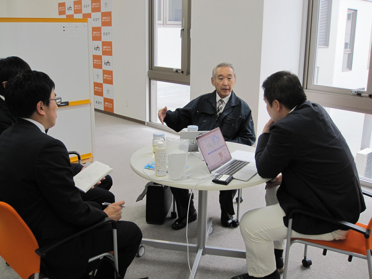 オーダーメイド洗剤を製造している鈴木商産株式会社の鈴木さん 今後も全力で応援します! オーダーメイド洗剤を製造している鈴木商産株式会社の鈴木さん 今後も全力で応援します!