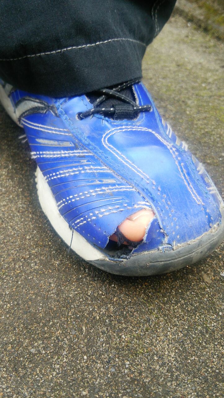 ぼろぼろの靴 魚屋のたわごと ざれごと ひとりごと