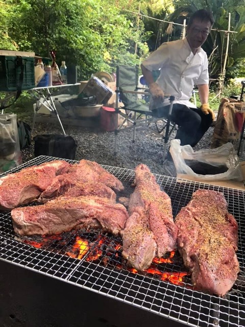 ミュージックキャンプ2019美味しそうに焼ける肉