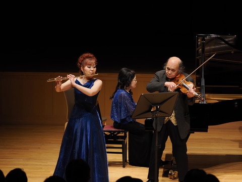 石井啓一郎ファミリーコンサート開催