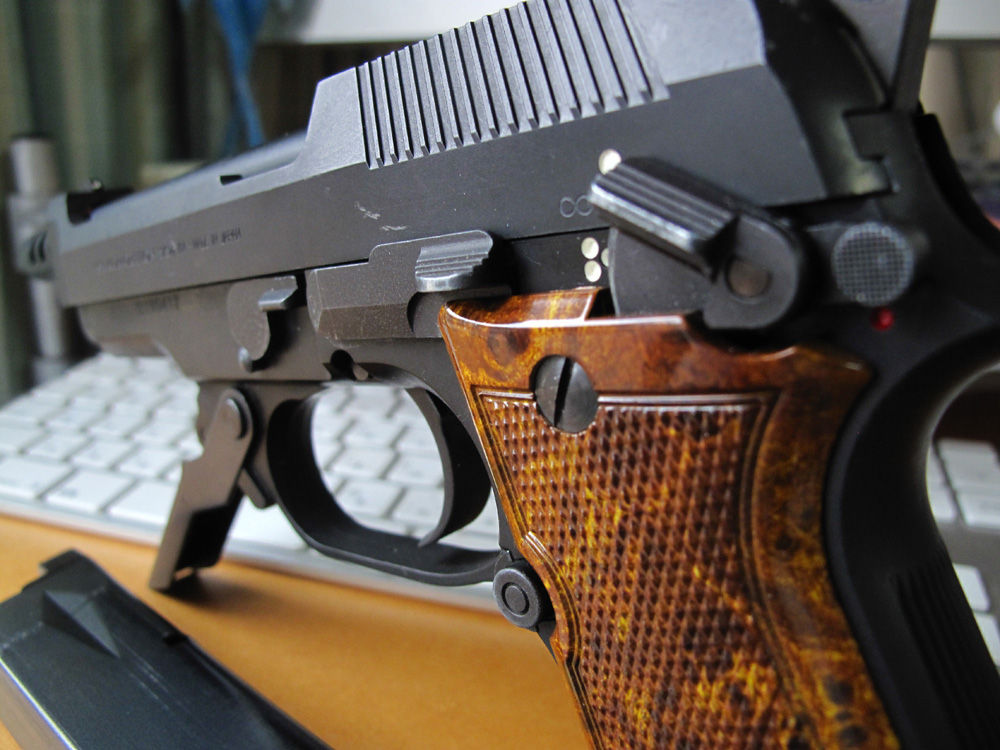三丁目の大型拳銃 ～KSC M93R-AG 1st HW その2～ : とーちゃんの日記
