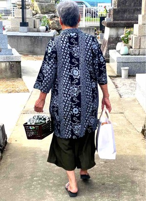 母