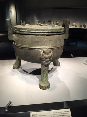 三本足の鼎
