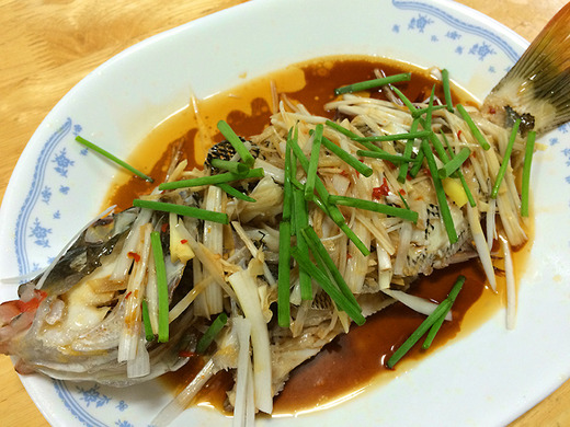 クチナジ(イソフエフキダイ)の中華蒸し