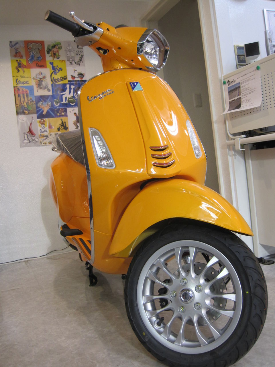 Vespa SPRINT 150 オレンジ 入荷！ ＆ PRIMAVERA 50 2スト