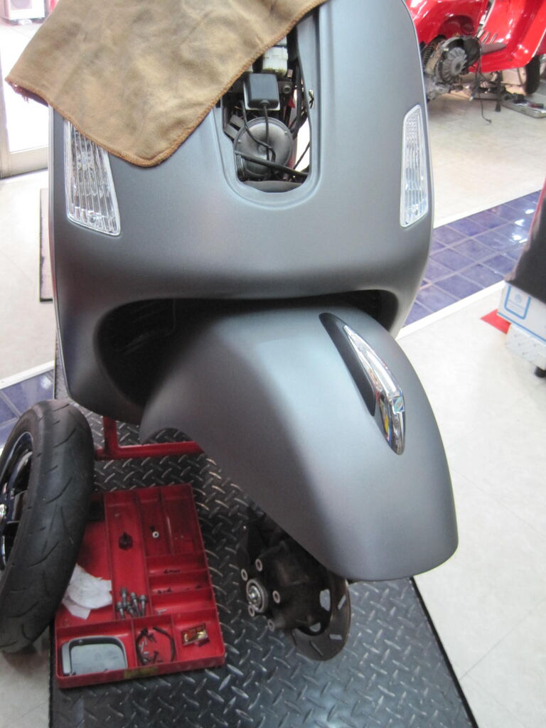 ベスパGTS300IE純正オプション.フロントフェンダーバンパーGTS.GTS250IE.GTS150IE.vespaフェンダーガード.フロントバンパー.クラッシュバー Yahoo!オークション - ピアジオ ベスパGTS⁄GT⁄GT純正フロントホイール