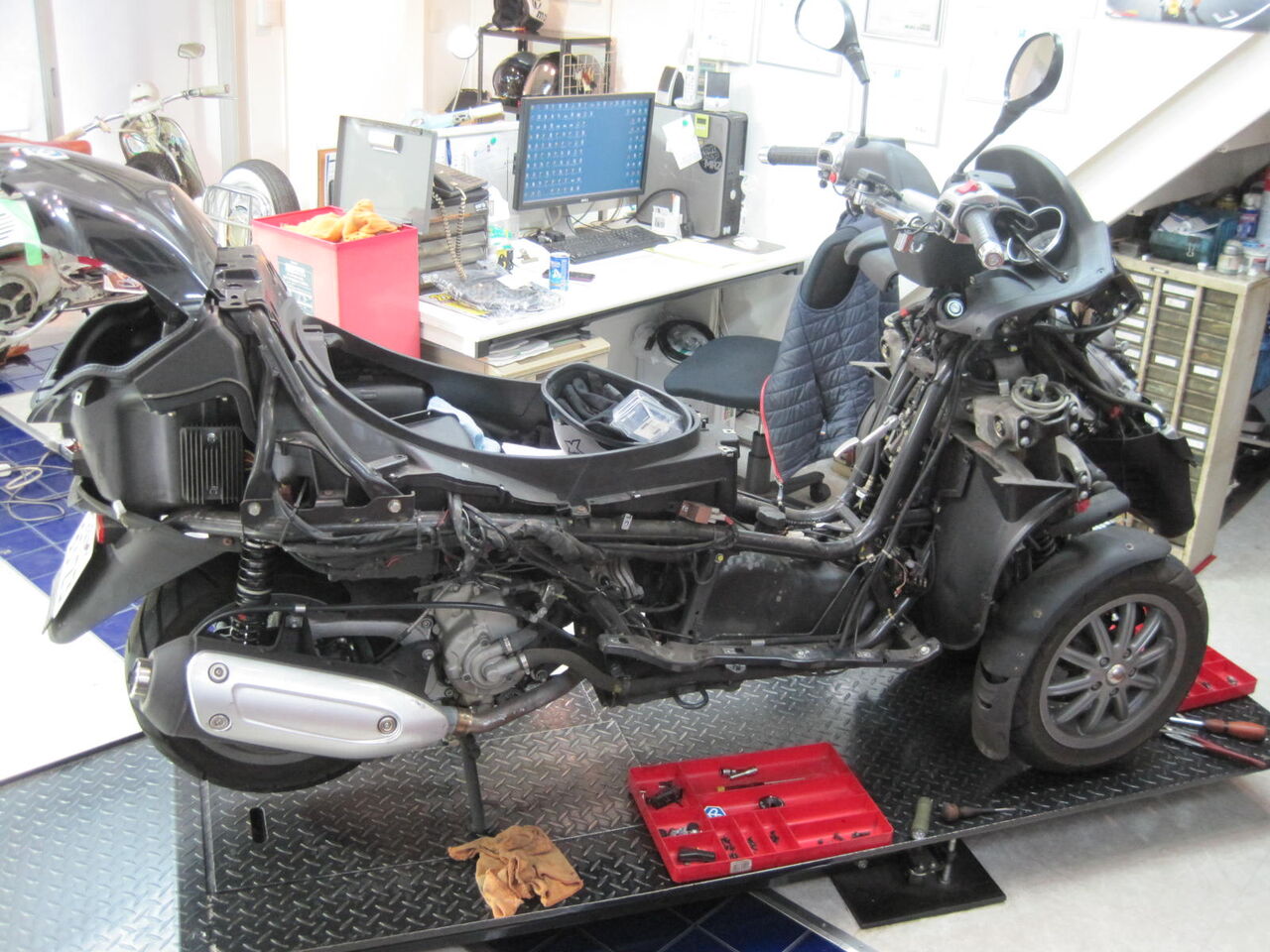 Piaggio Mp3 250 パーキングブレーキが Sogno Vespa Club Piaggio Mp3 250 パーキングブレーキが Sogno Vespa Club