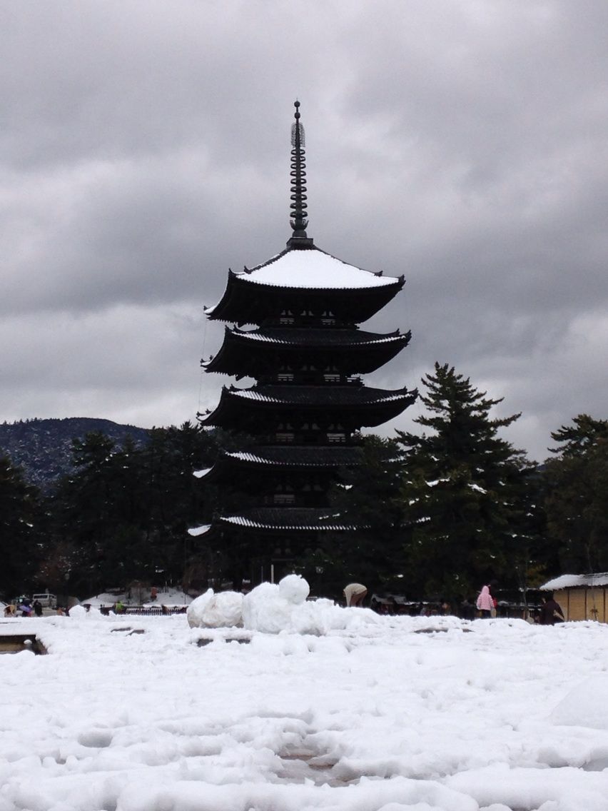 五重の塔と雪だるま えかきの思考