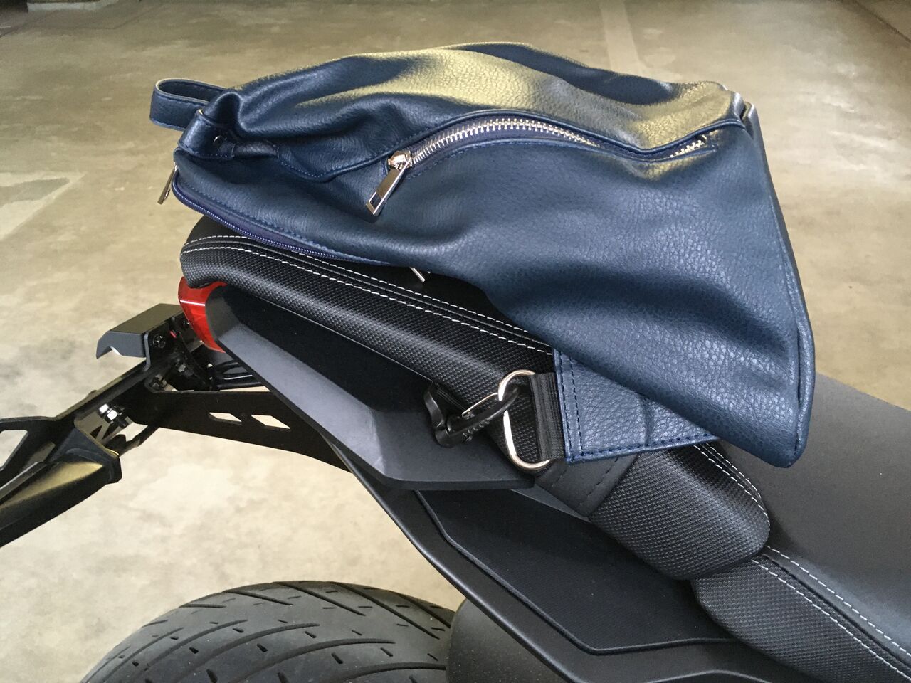 女性用ミニリュックをcb650rのシートバッグに Fun Ride バイク Blog With Cb650r