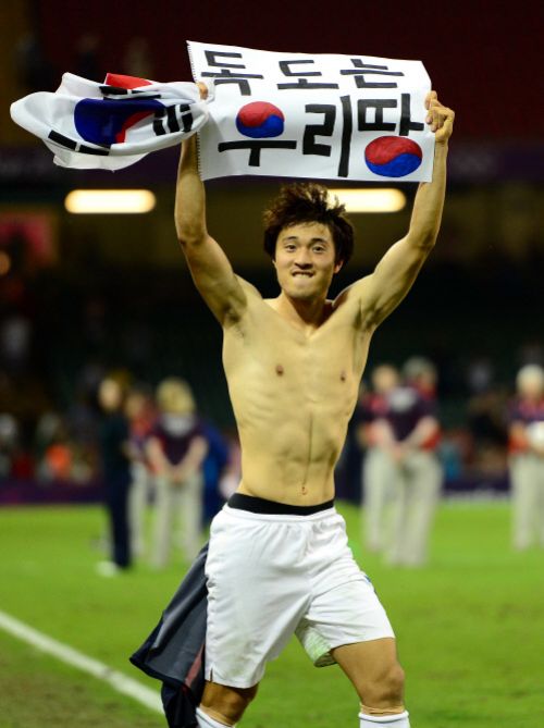 五輪サッカー試合後 韓国人選手が竹島領有を主張 Ioc調査へ かべにプリンをうちつけろ 五輪サッカー試合後 韓国人選手が竹島領有を主張 Ioc調査へ かべにプリンをうちつけろ