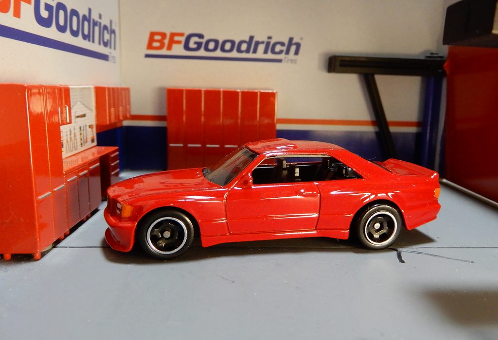 1/64 メルセデス ベンツ 560 SEC AMG ホットウィール : 64分の1