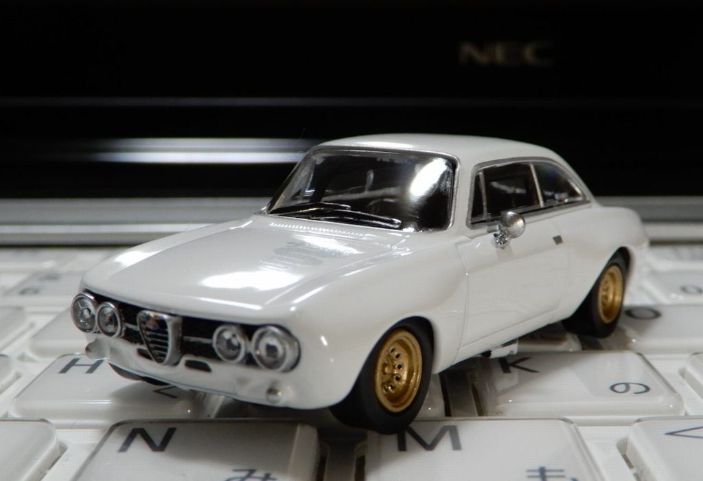 1/64 アルファロメオ 1750 GT Am 京商 : 64分の1