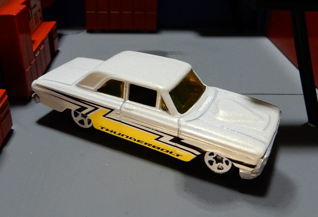 1/64 フォード サンダーボルト 1964年 ホットウィール : 64分の1