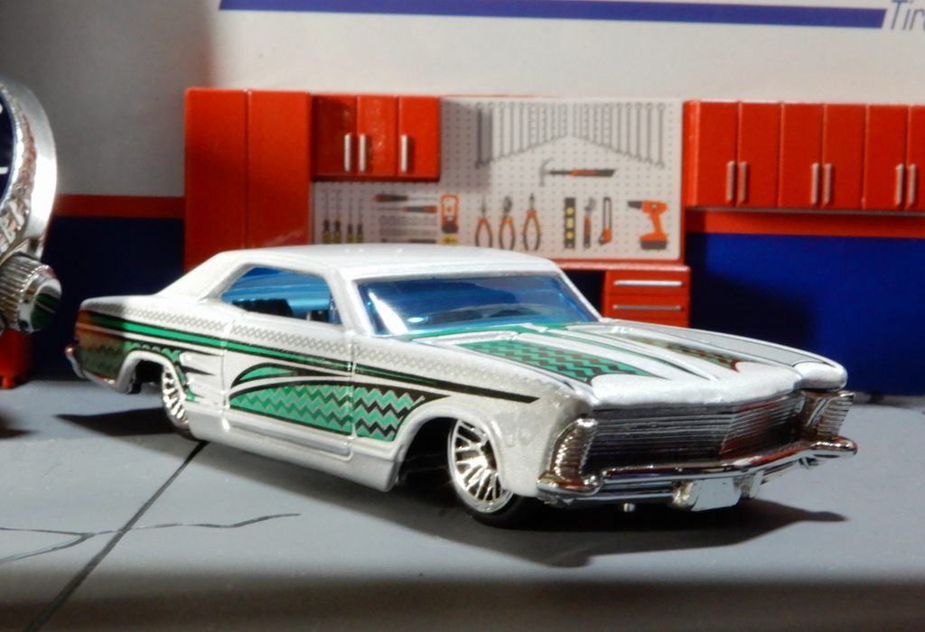 1 64 ビュイック リビエラ ローライダー 1964 ホットウィール 64分の1