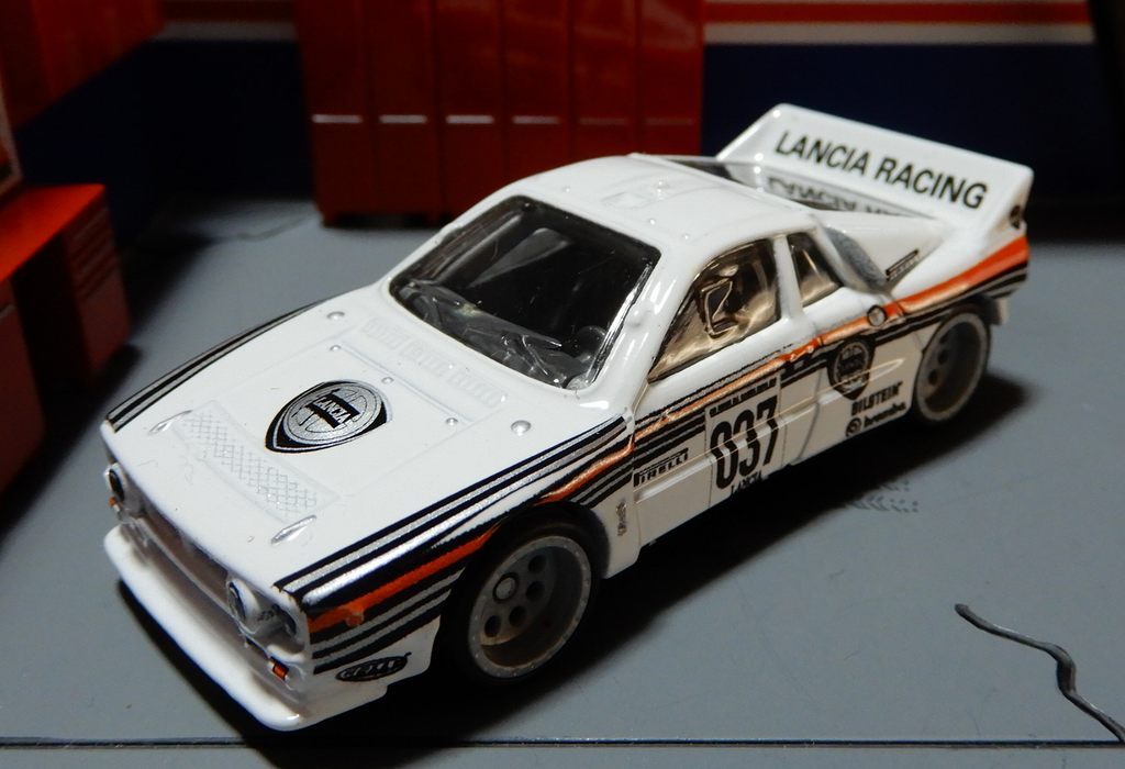 1/64 ランチア ラリー037 ホットウィール : 64分の1 1/64 ランチア ラリー037 ホットウィール : 64分の1