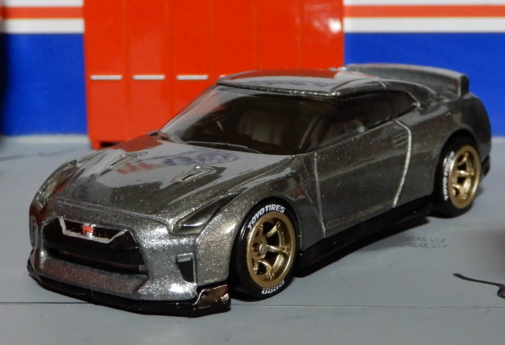 1/64 日産 GT－R 【改】 ホットウィール : 64分の1