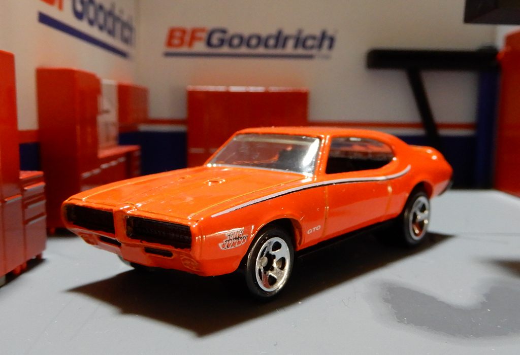 1/64 ポンティアック GTO 1969年 ホットウィール : 64分の1