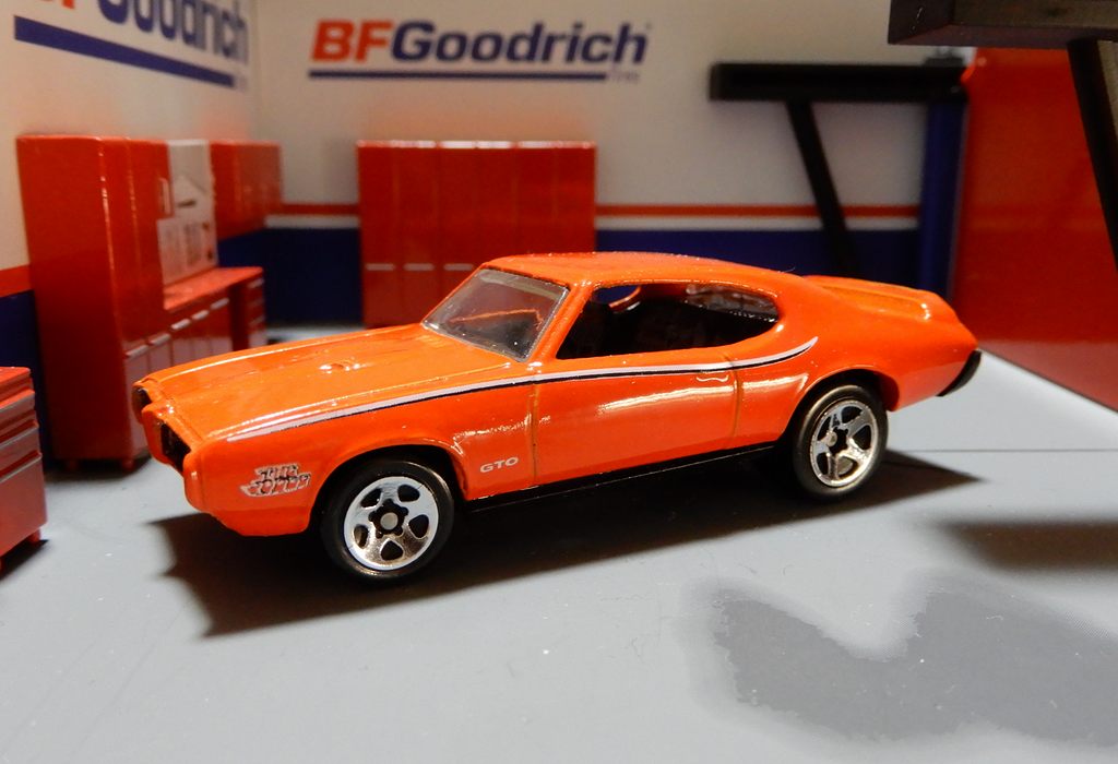 ホットウィール 希少ミリタリーロッズ 69 ポンティアックGTO