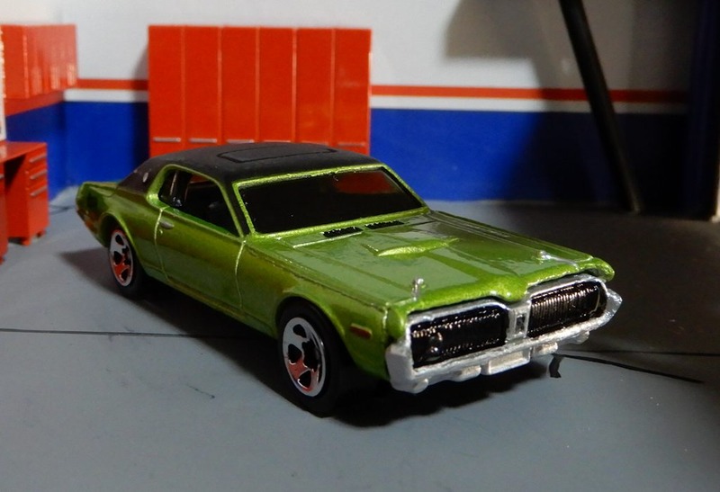 Neo 1:43 Mercury Cougar MkII green metallic NEO44735 model