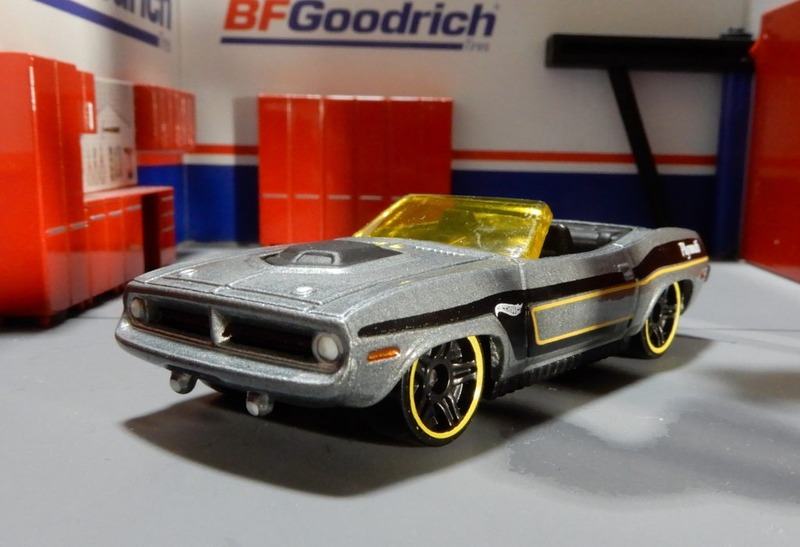 1/64 プリムス バラクーダ ホットウィール : 64分の1