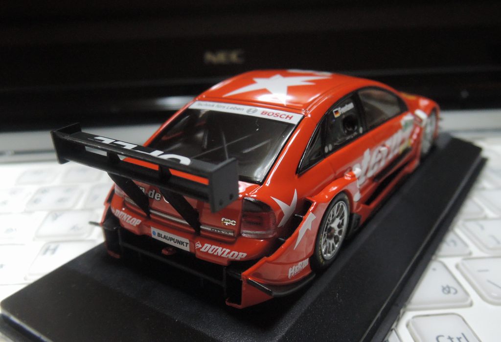 Minichamps 1:43 P.ダンブレックオペルベクトラGTS V8 DTM 2004