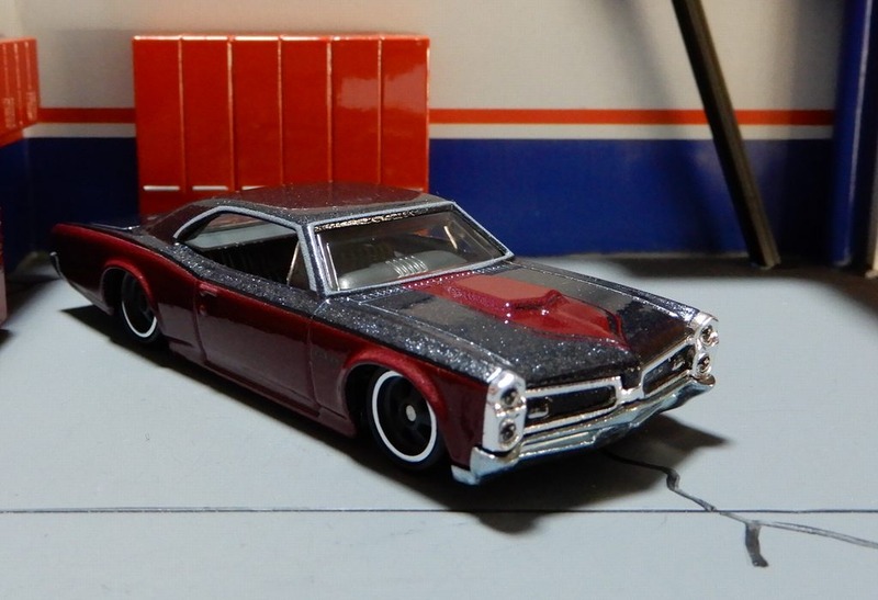 ホットウィール 希少ミリタリーロッズ 69 ポンティアックGTO ホットウィール 希少ミリタリーロッズ 69 ポンティアックGTO