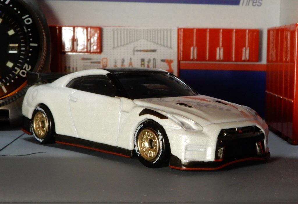 トミカ 日産GT-R NISMO ホワイトパール 1/62 トミカ 日産GT-R NISMO ホワイトパール 1/62 - メルカリ