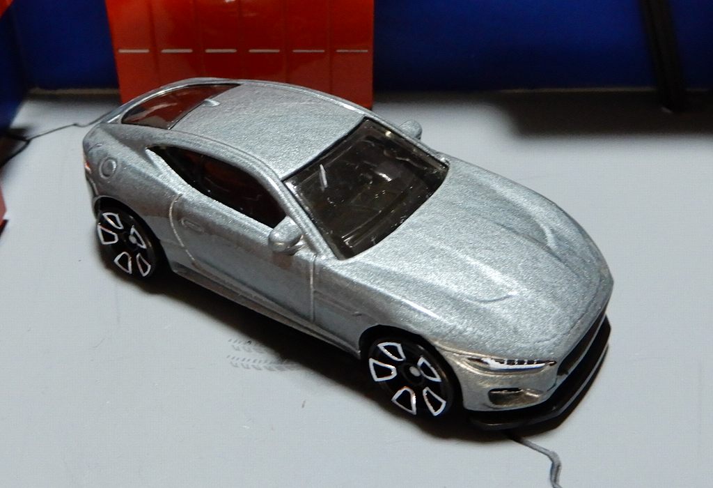 1/64 ジャガー F-TYPE ホットウィール : 64分の1 1/64 ジャガー F-TYPE ホットウィール : 64分の1