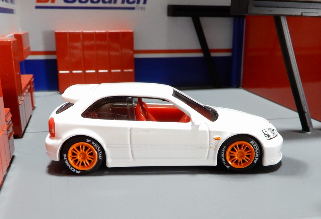 1/64 ホンダ シビックタイプR EK9 【改】 ホットウィール : 64分の1 1/64 ホンダ シビックタイプR EK9 【改】 ホットウィール : 64分の1