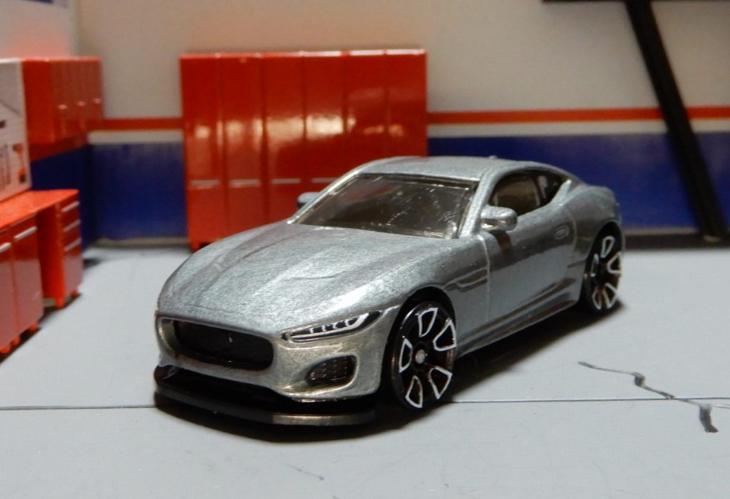 1/64 ジャガー F-TYPE ホットウィール : 64分の1 1/64 ジャガー F-TYPE ホットウィール : 64分の1