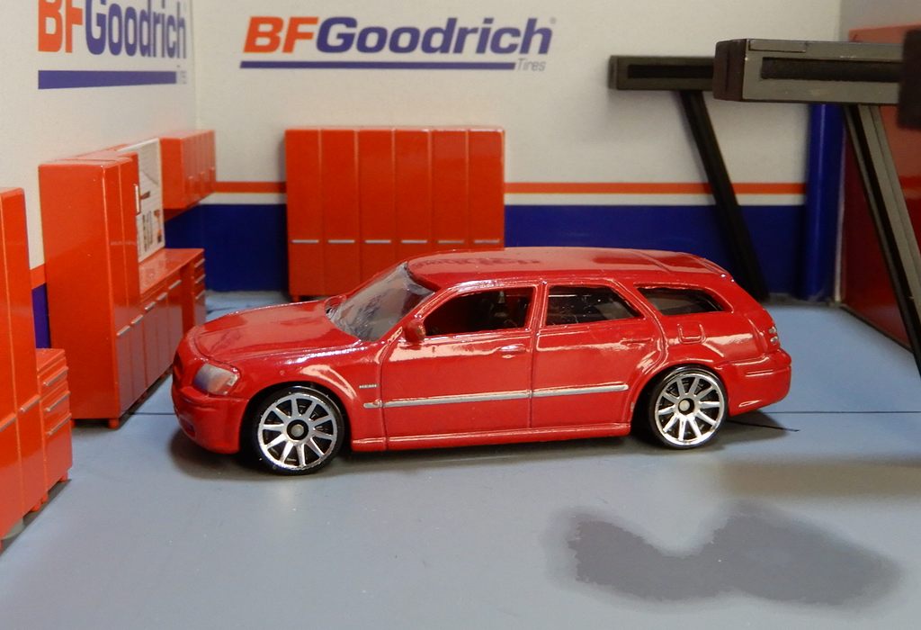 1/64 ダッジ マグナムRT 【改】 MOTOR MAX : 64分の1