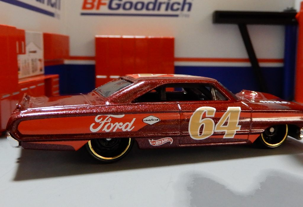 1/64 フォード ギャラクシー500 ホットウィール : 64分の1