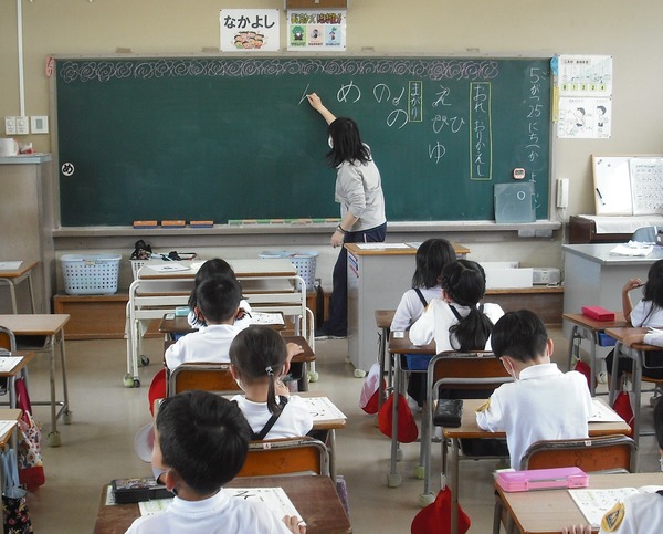 見て 聞いて 書いてみる 1年1組 書写 可知小学校今日の出来事 見て 聞いて 書いてみる 1年1組 書写 可知小学校今日の出来事