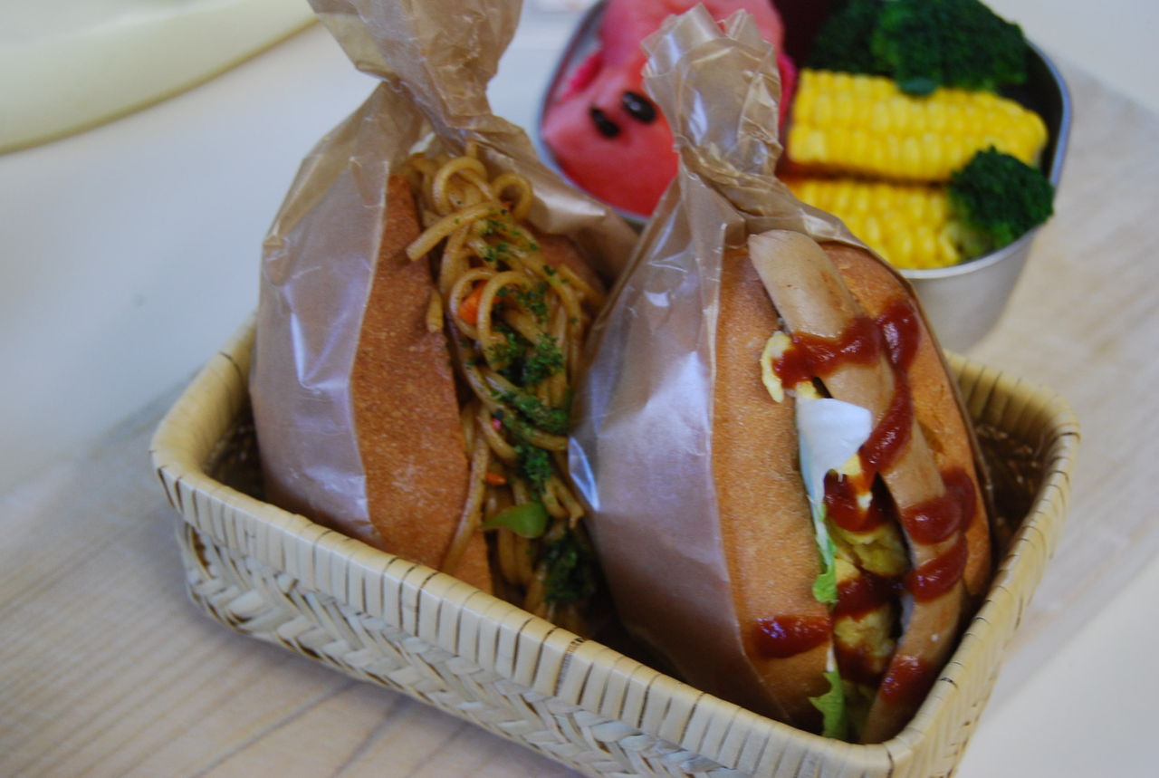 遠足のお弁当は 焼きそばパン あをによし C S Cafe 遠足のお弁当は 焼きそばパン あをによし C S Cafe