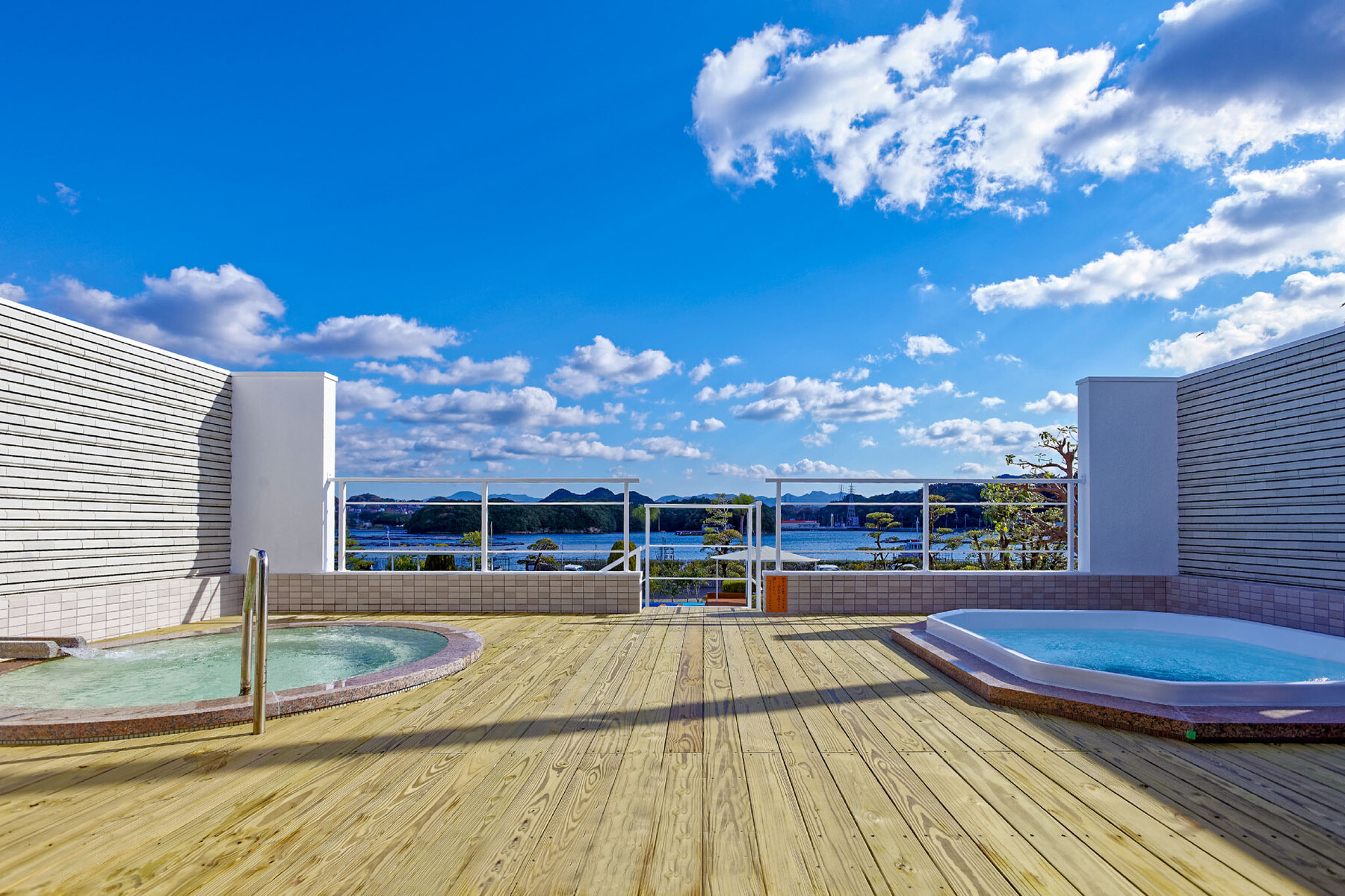 楽の湯_露天風呂02