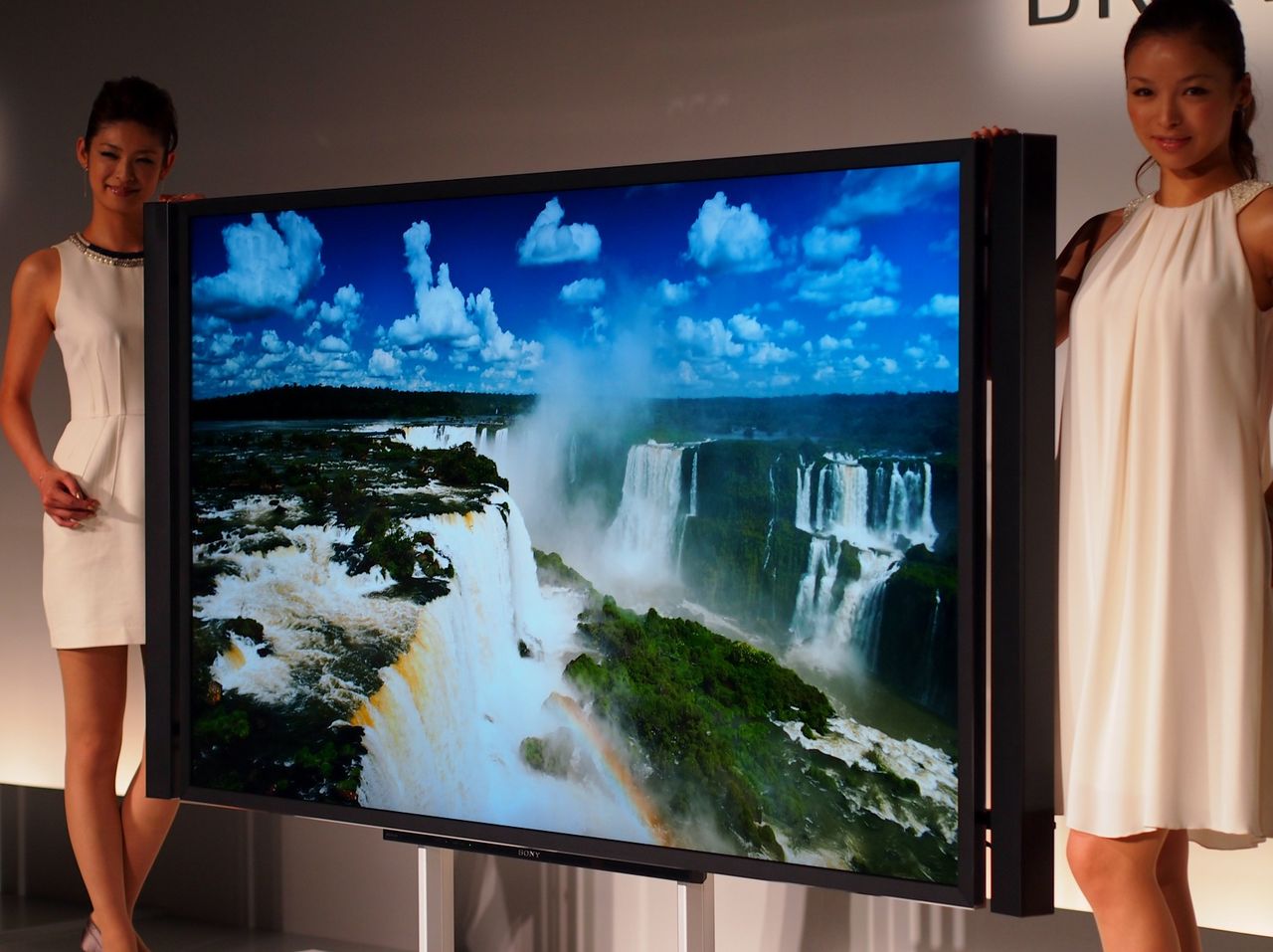 BRAVIA_84V