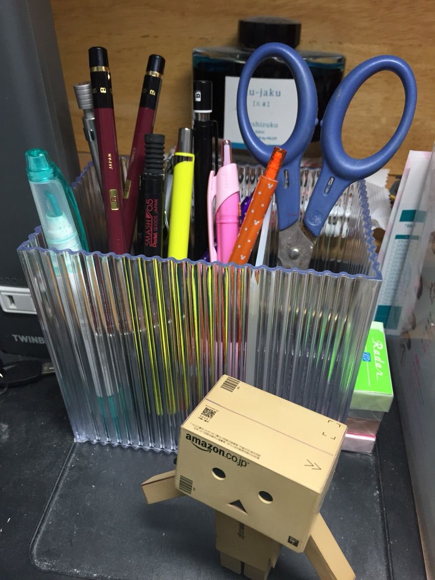 ペン立て買ってみました おちびの文房具日誌